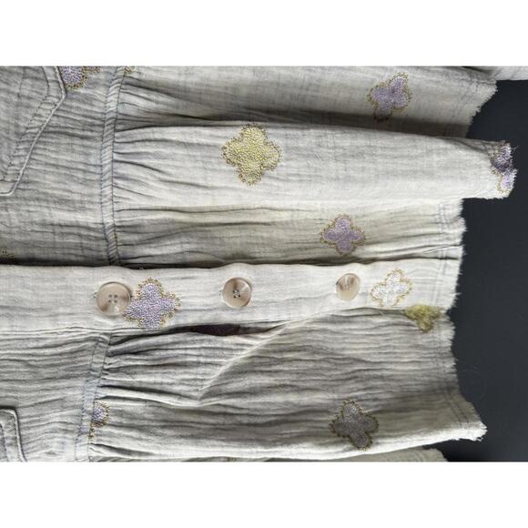 Mystree Light Gray Embroidered Button-Up Shirt - Picture 6 of 9